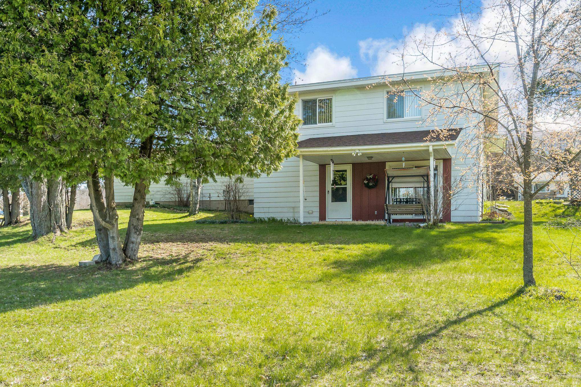 8816 South Maple City Road Maple City, MI 49664 - Photo 24 of 28 1900370-23.JPG