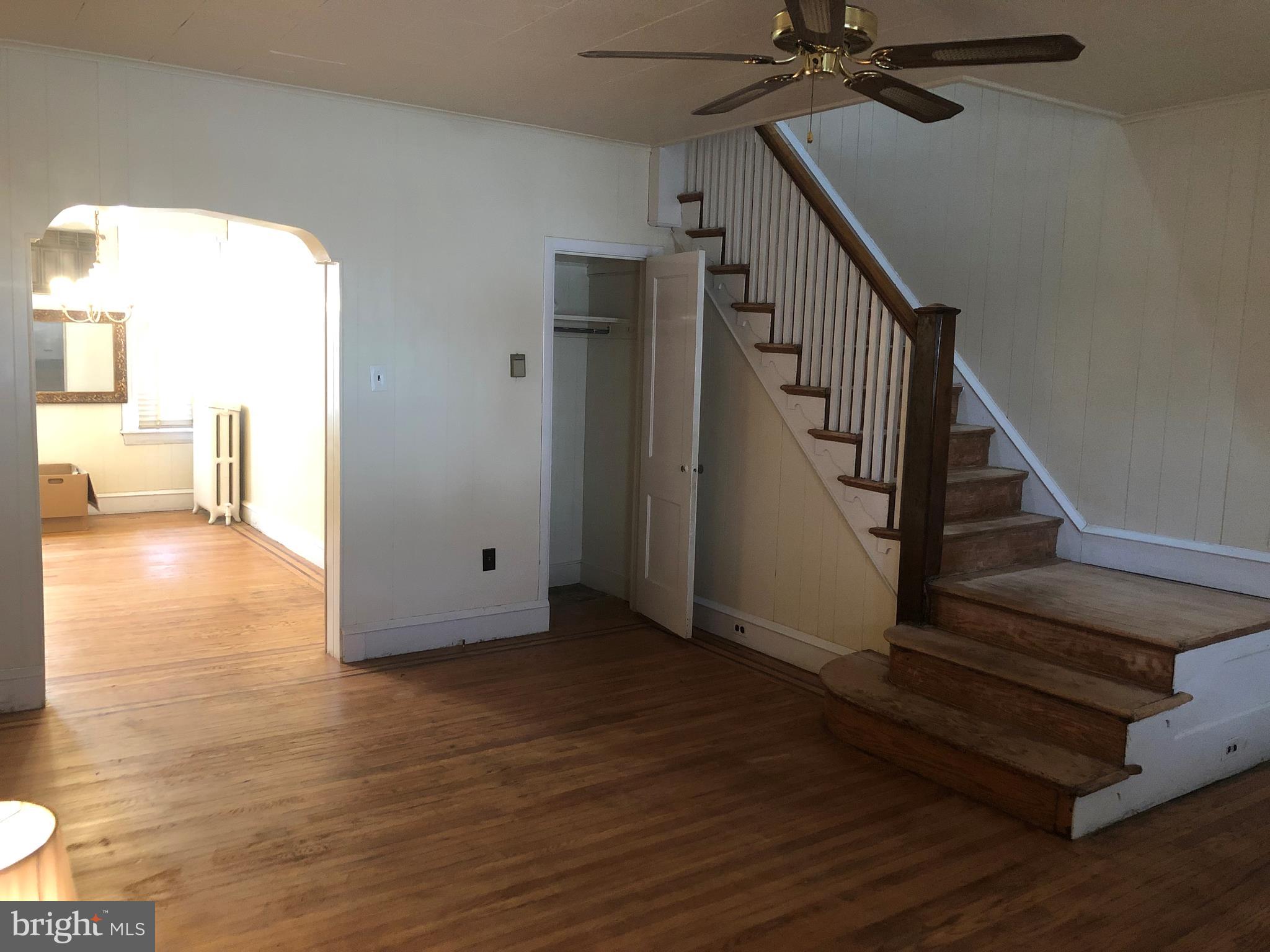 7240 Sommers Road Philadelphia, PA 19138 - Photo 2 of 19 Living Room