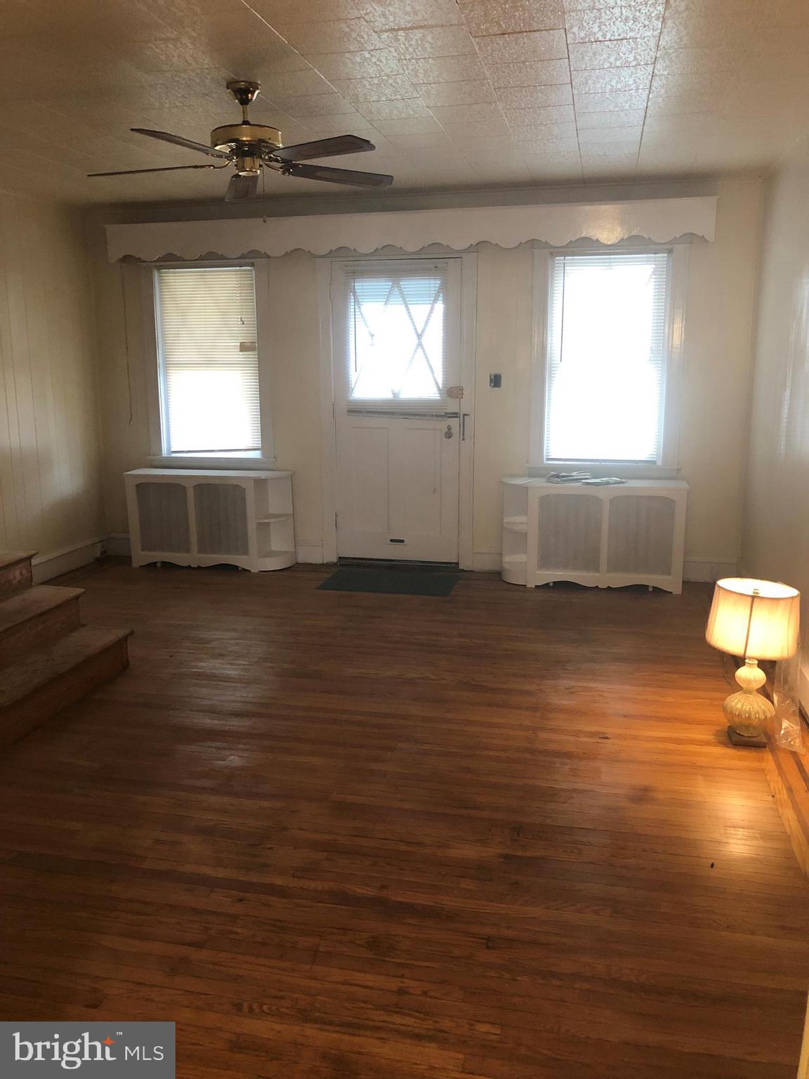 7240 Sommers Road Philadelphia, PA 19138 - Photo 3 of 19 Living Room