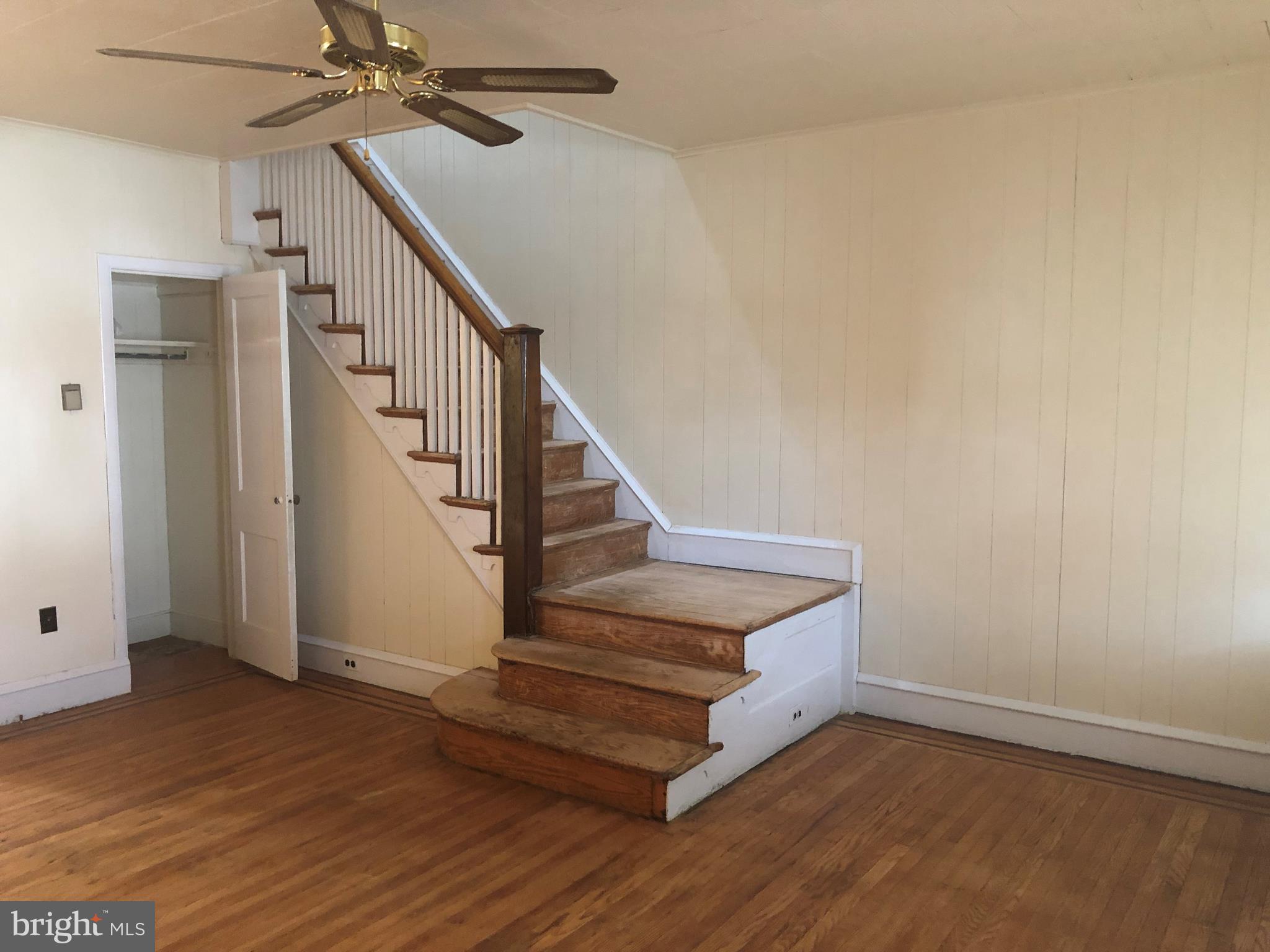 7240 Sommers Road Philadelphia, PA 19138 - Photo 4 of 19 Living Room