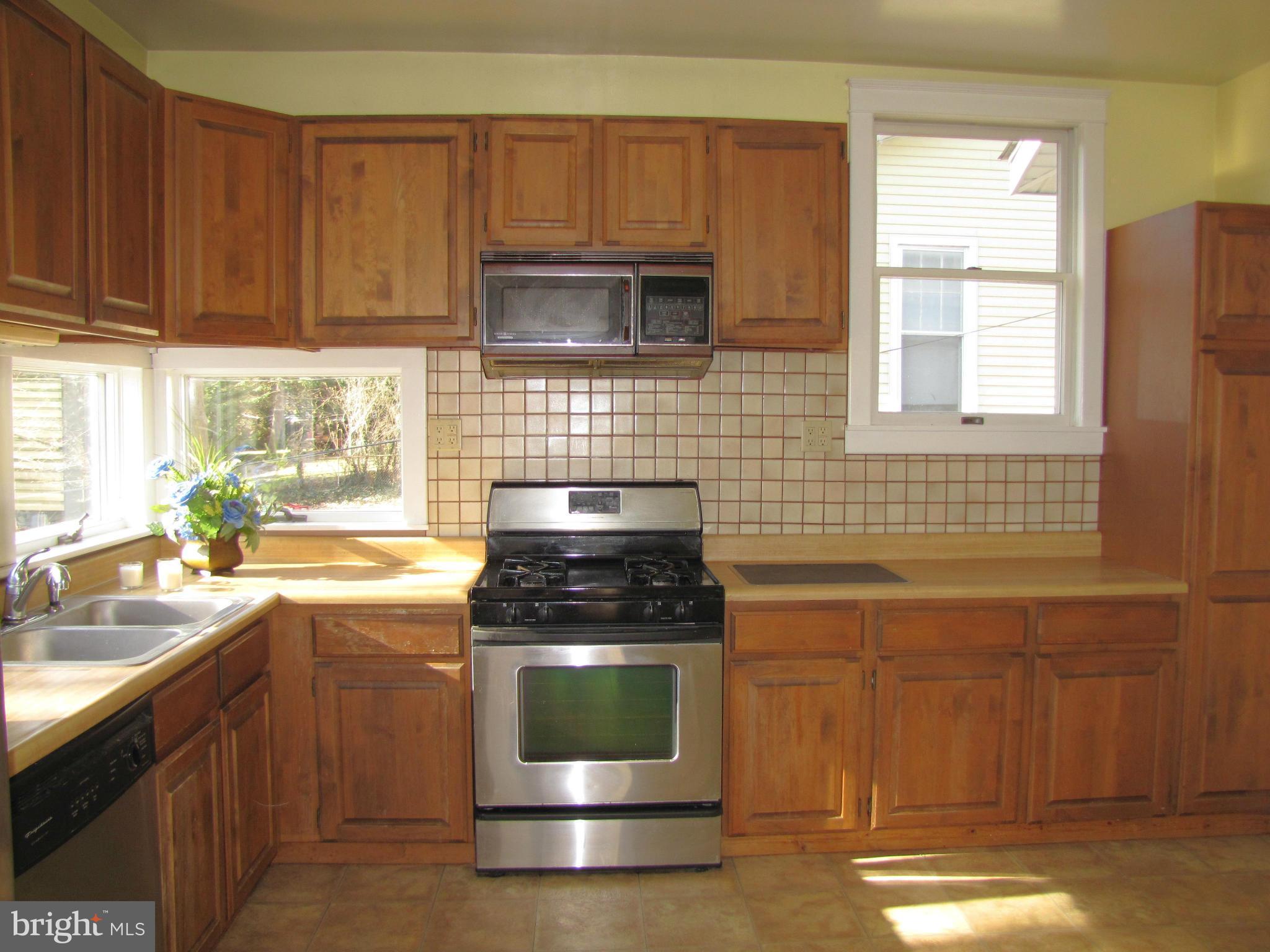 41 Edmondson Ridge Road Baltimore, MD 21228 - Photo 11 of 30 a kitchen with a stove and a sink