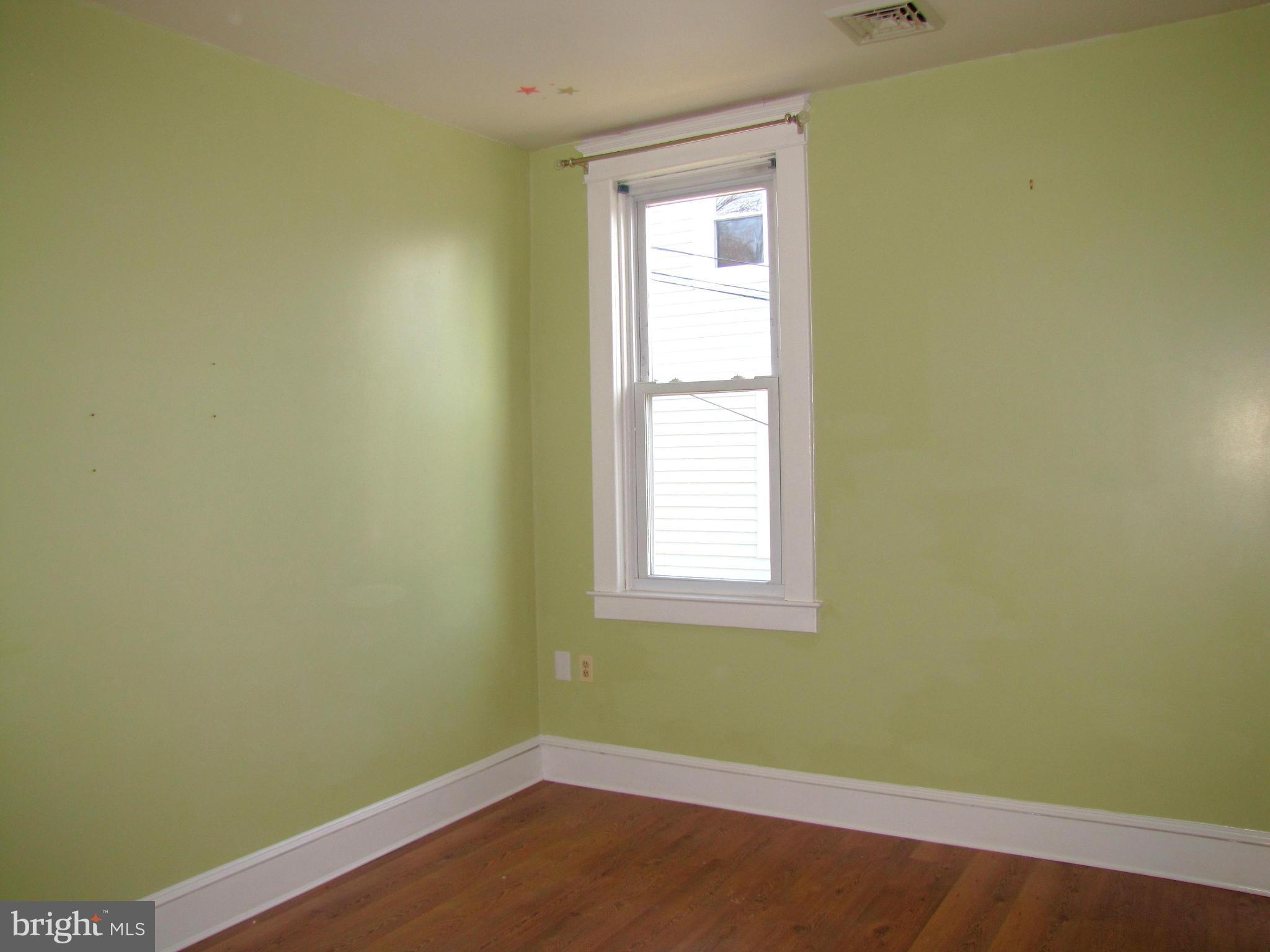 41 Edmondson Ridge Road Baltimore, MD 21228 - Photo 17 of 30 an empty room with a window