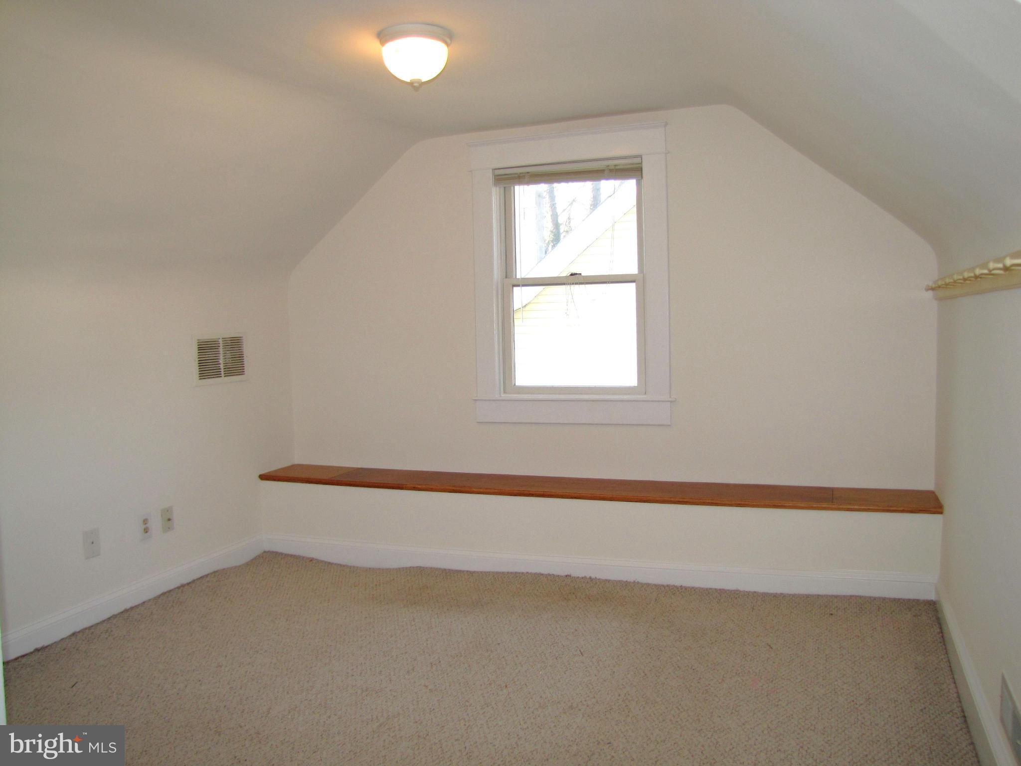 41 Edmondson Ridge Road Baltimore, MD 21228 - Photo 21 of 30 an empty room with a window