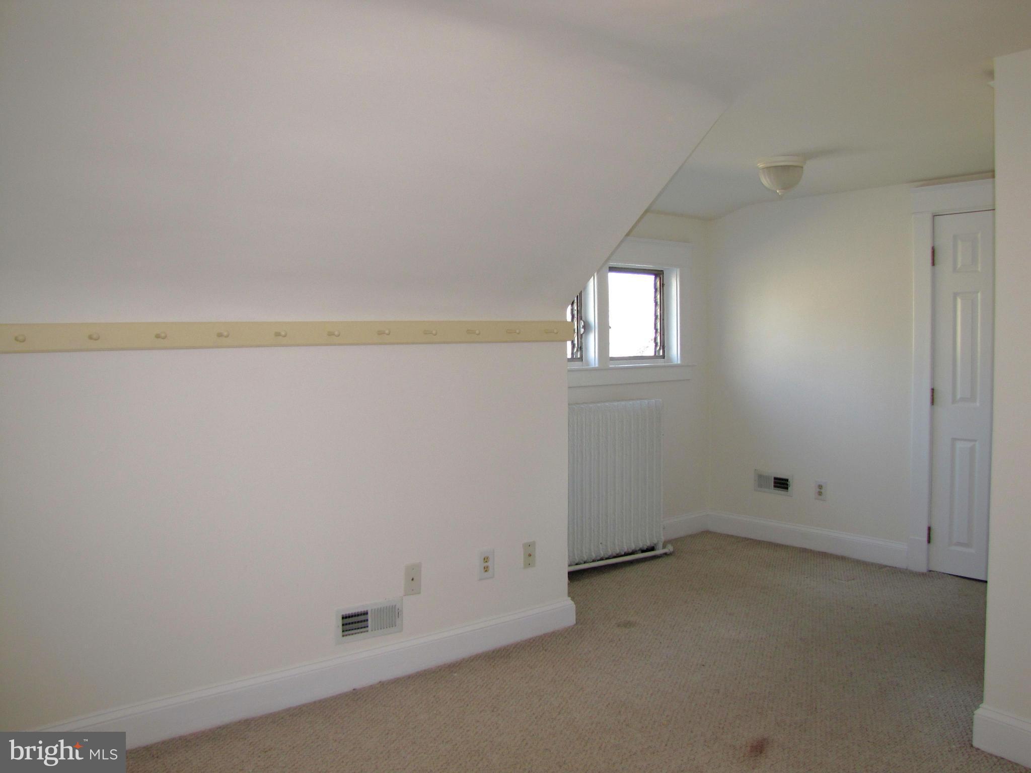 41 Edmondson Ridge Road Baltimore, MD 21228 - Photo 22 of 30 an empty room with windows