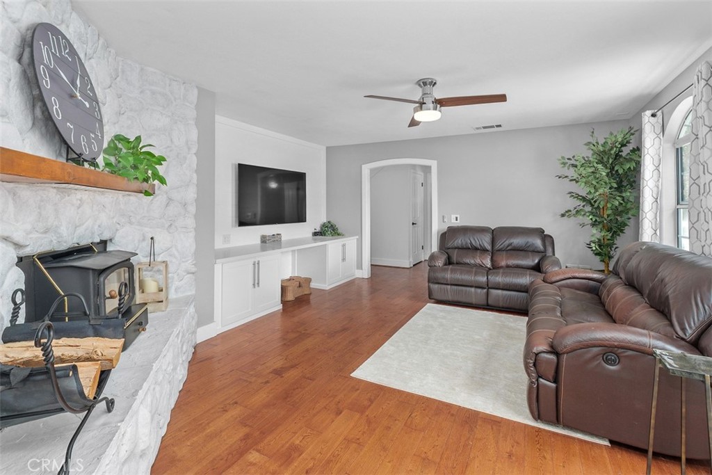 35105 Loma Road Lake Elsinore, CA 92530 - Photo 14 of 55 Family room