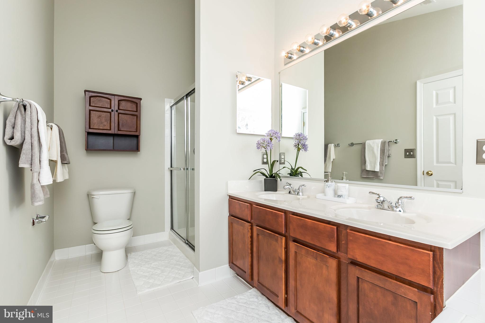 5059 Leasdale Road Rosedale, MD 21237 - Photo 22 of 30 Double bowl sink w/ upgrade wood cabinets