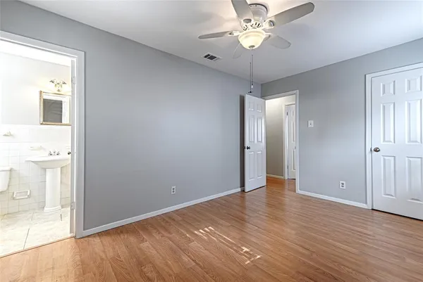 $2,100 | 2304 Meadow Crest, Irving, TX 75060