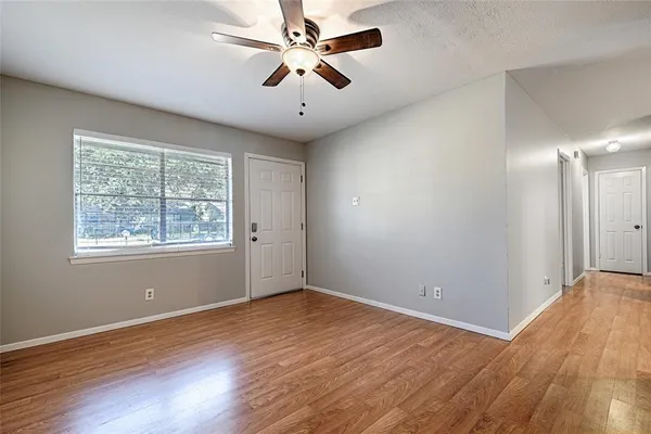 $2,100 | 2304 Meadow Crest, Irving, TX 75060