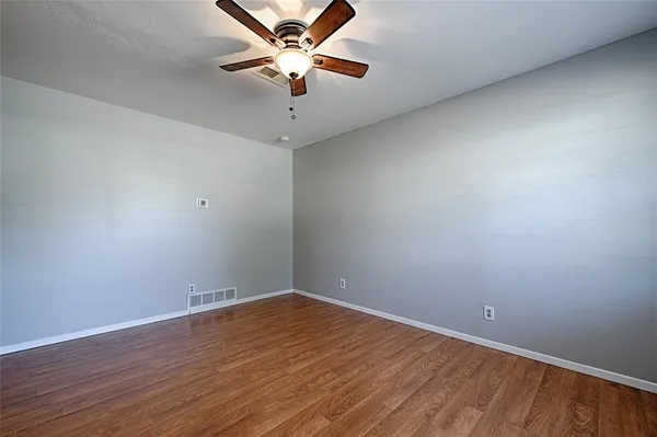 $2,100 | 2304 Meadow Crest, Irving, TX 75060