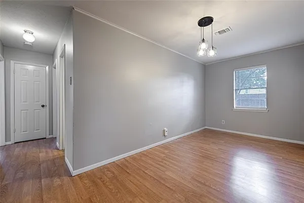 $2,100 | 2304 Meadow Crest, Irving, TX 75060