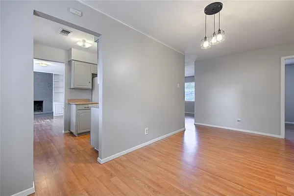 $2,100 | 2304 Meadow Crest, Irving, TX 75060