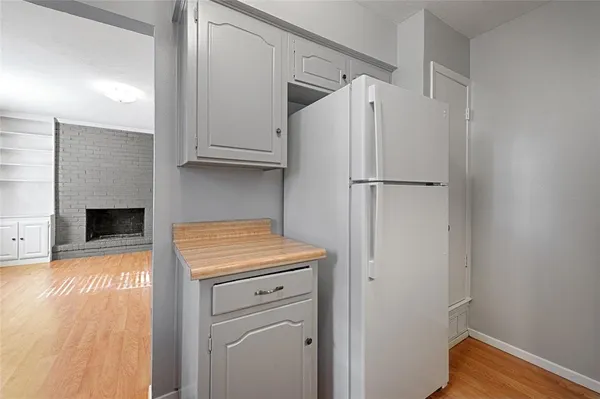 $2,100 | 2304 Meadow Crest, Irving, TX 75060