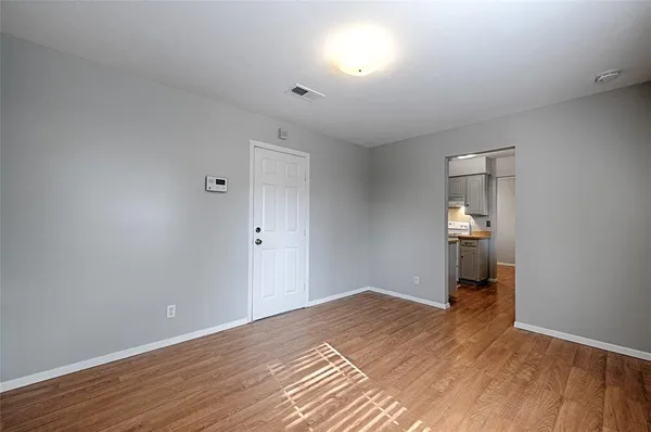 $2,100 | 2304 Meadow Crest, Irving, TX 75060