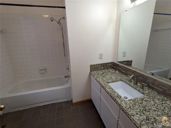 $1,550 | 32 Columbus Square Drive, St. Louis, MO 63101