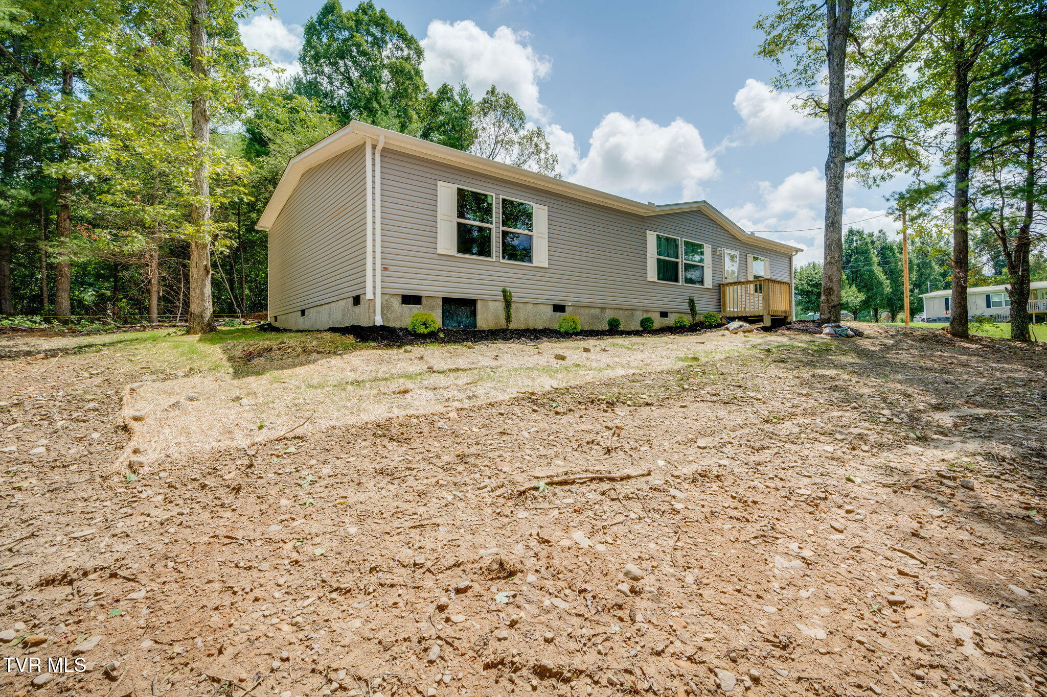 335 Laws Road Greeneville, TN 37743 - Photo 2 of 30 002