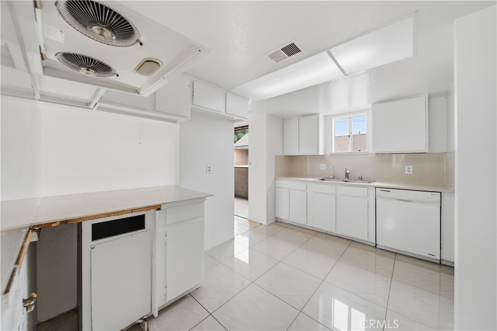 11829 Ferris Road, Unit B El Monte, CA 91732 - Photo 12 of 48 Gallery Image 12