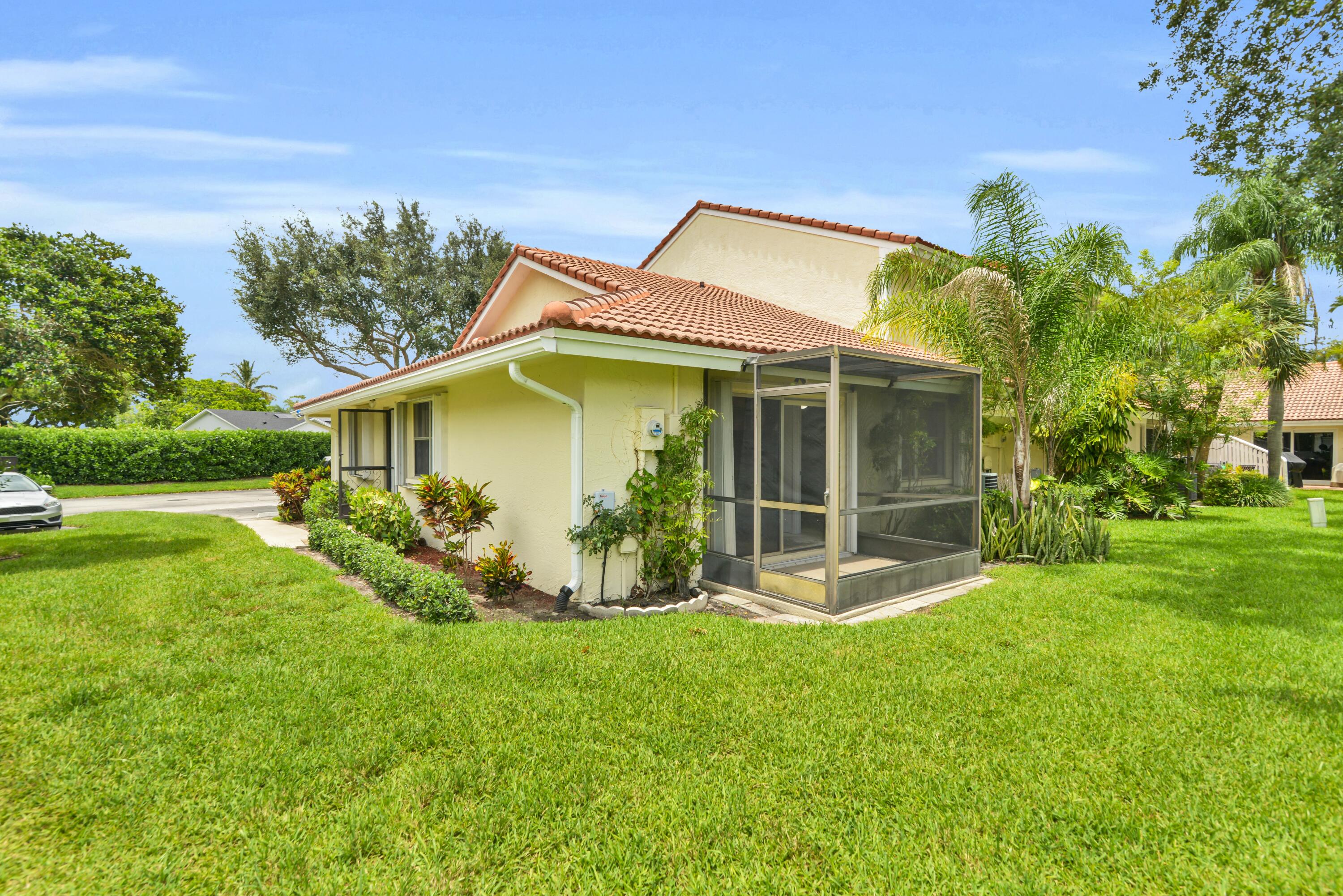 6371 Boca Circle Boca Raton, FL 33433 - Photo 11 of 54 Screened Lanai