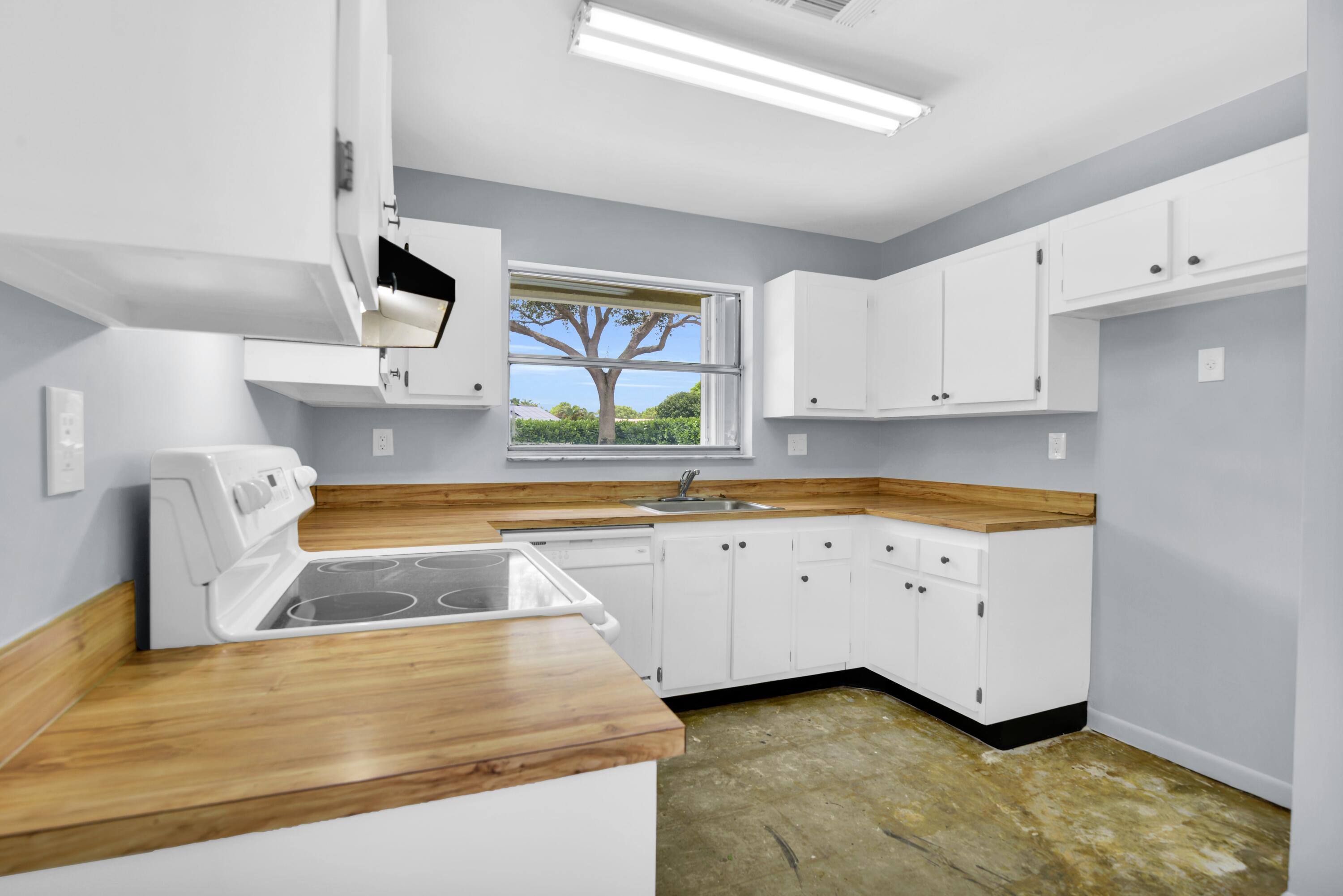 6371 Boca Circle Boca Raton, FL 33433 - Photo 27 of 54 Kitchen