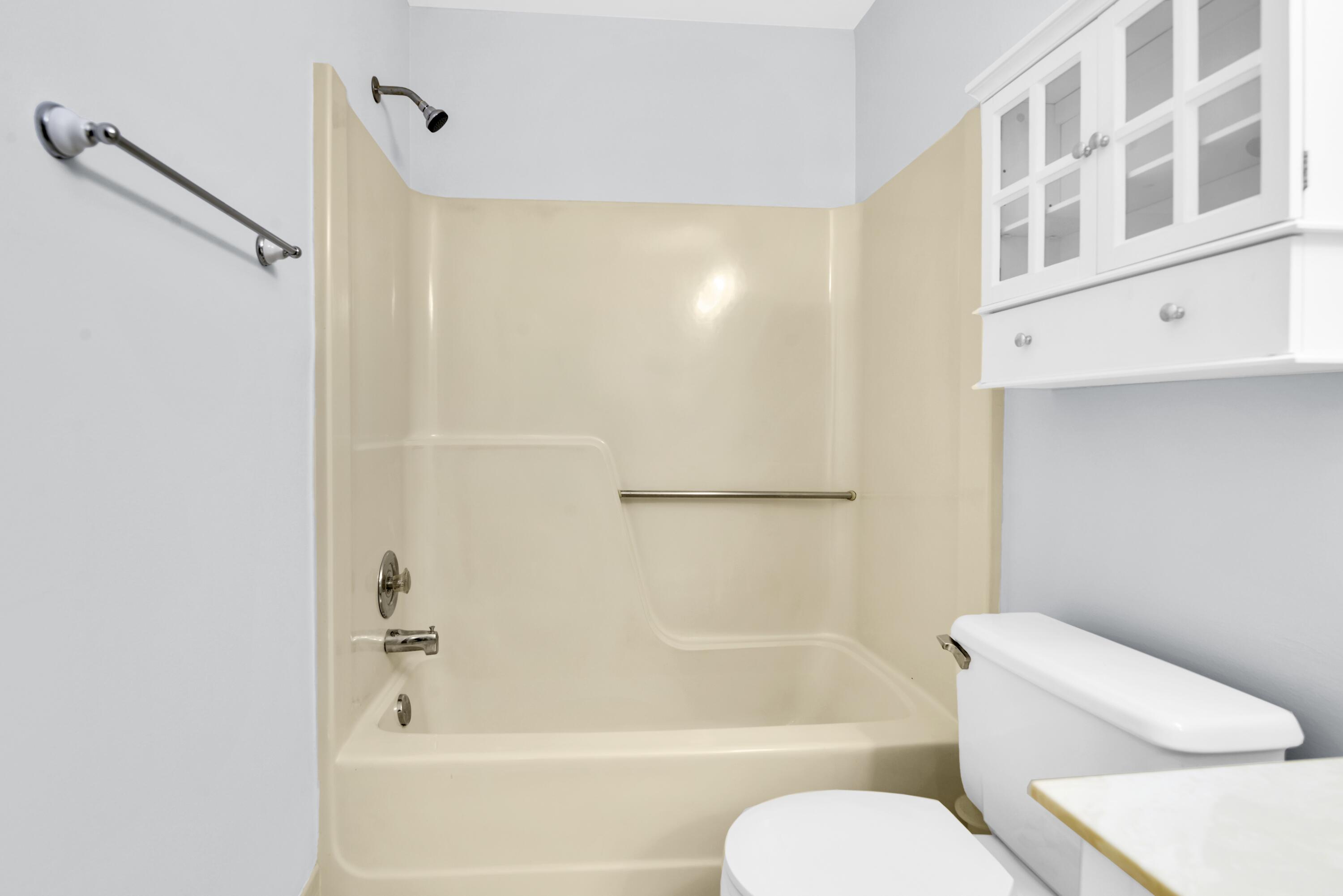 6371 Boca Circle Boca Raton, FL 33433 - Photo 45 of 54 Combo Shower/Tub