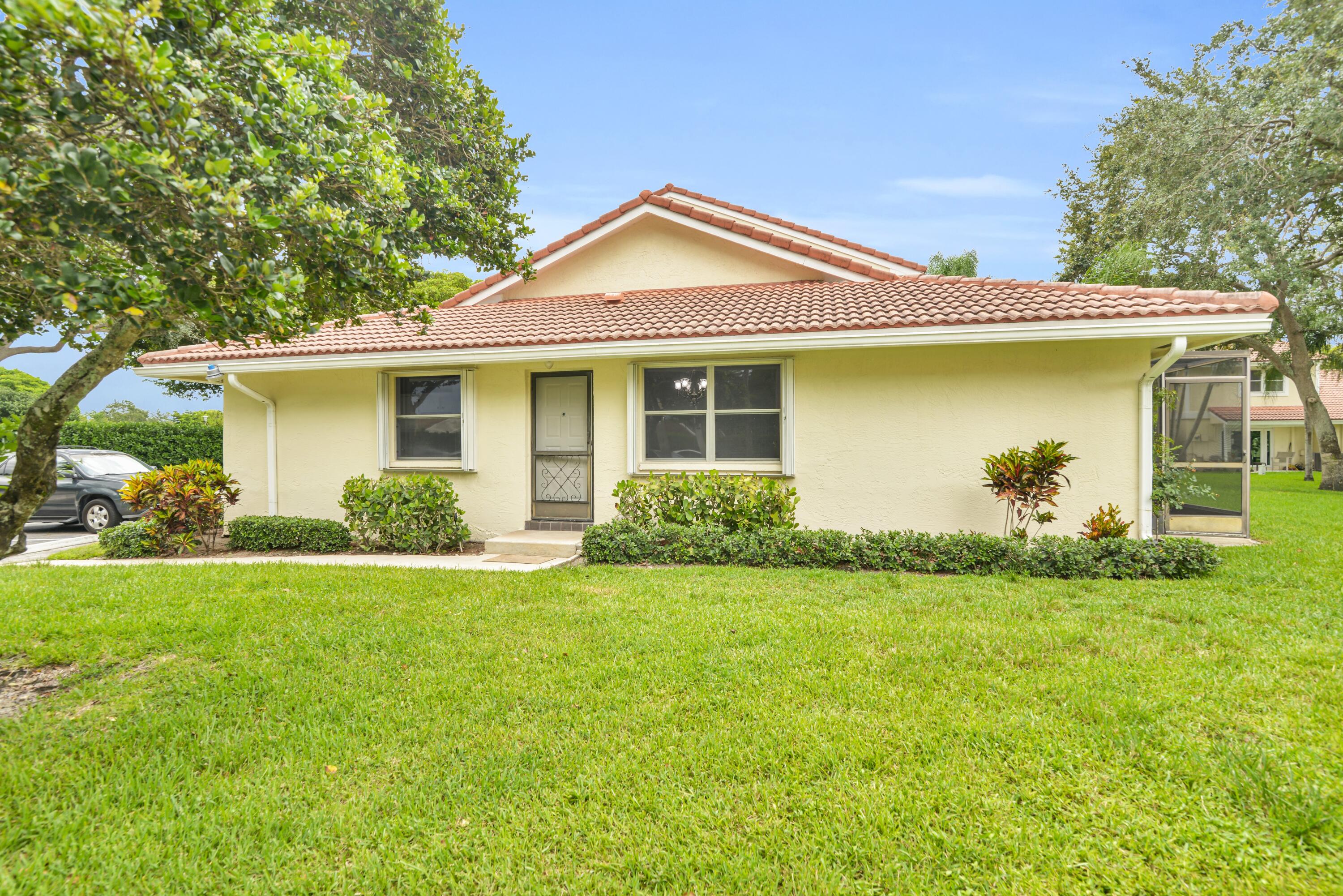 6371 Boca Circle Boca Raton, FL 33433 - Photo 8 of 54 Corner Villa