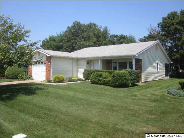 28 Meadowbrook Road Brick, NJ 08723 - Photo 1 of 17 Primary Photo