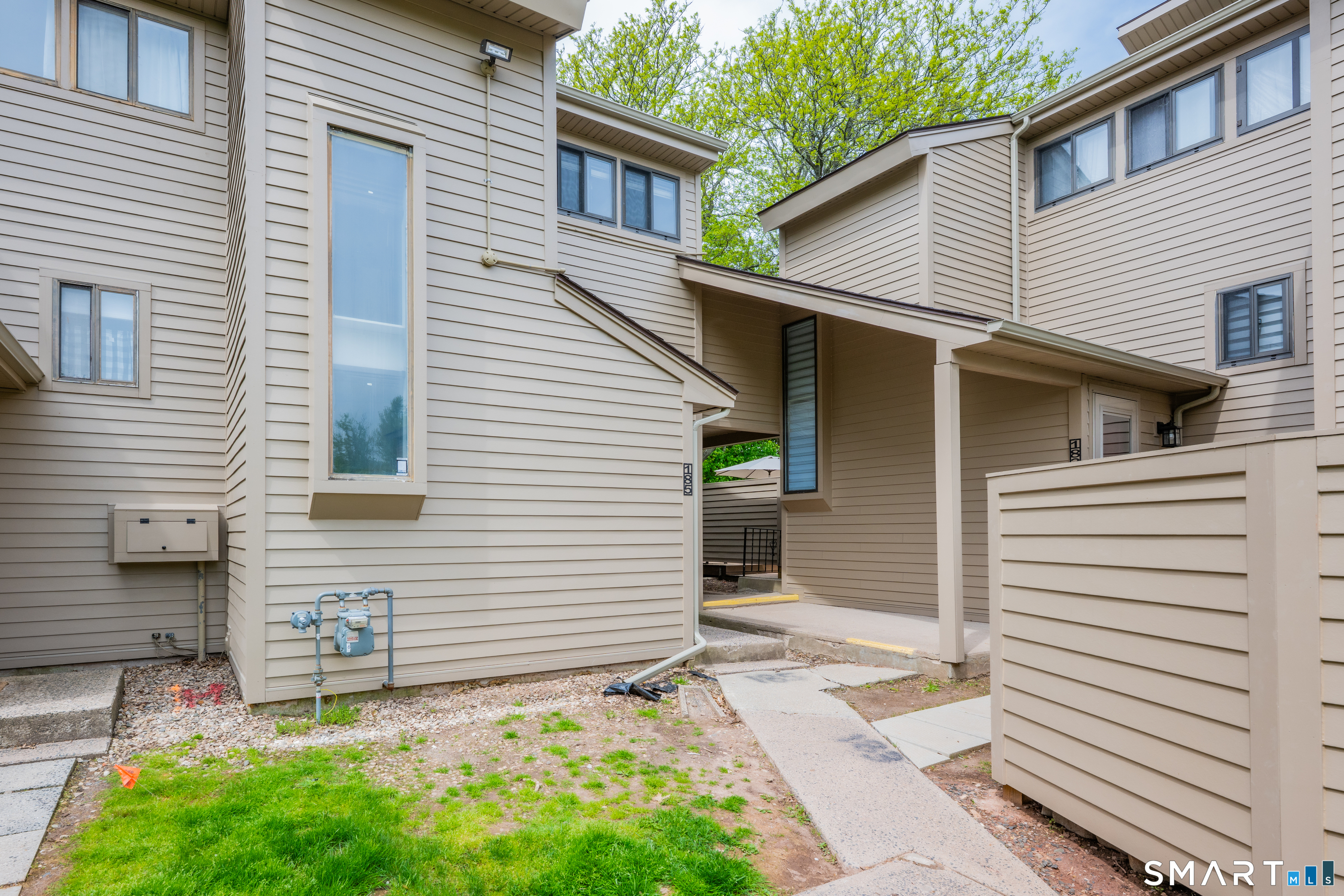 185 Spring Street, Unit 185 Wethersfield, CT 06109 - Photo 2 of 36