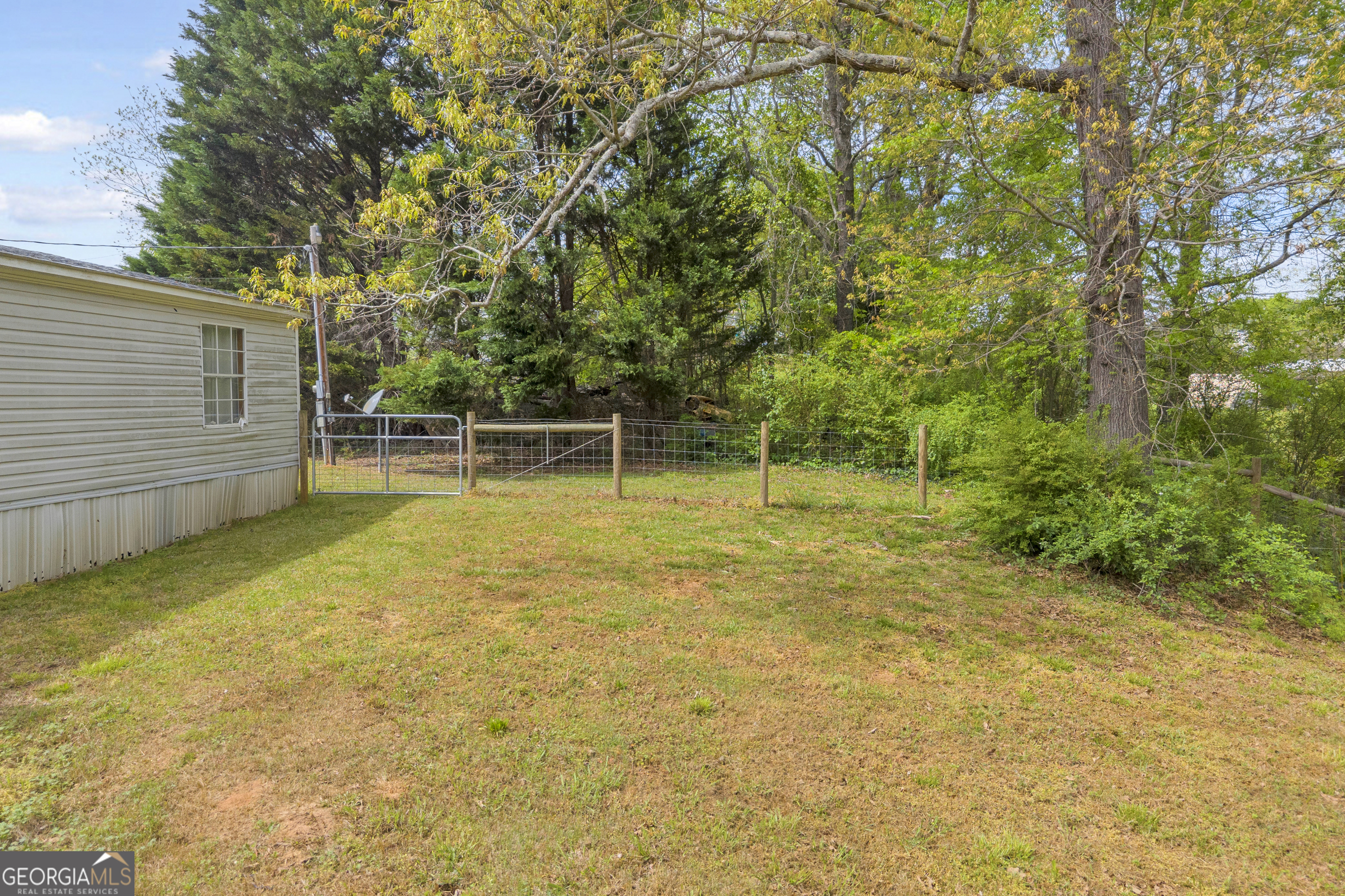 35 Jordan Loop Toccoa, GA 30577 - Photo 18 of 49 a backyard of a house with table and chairs
