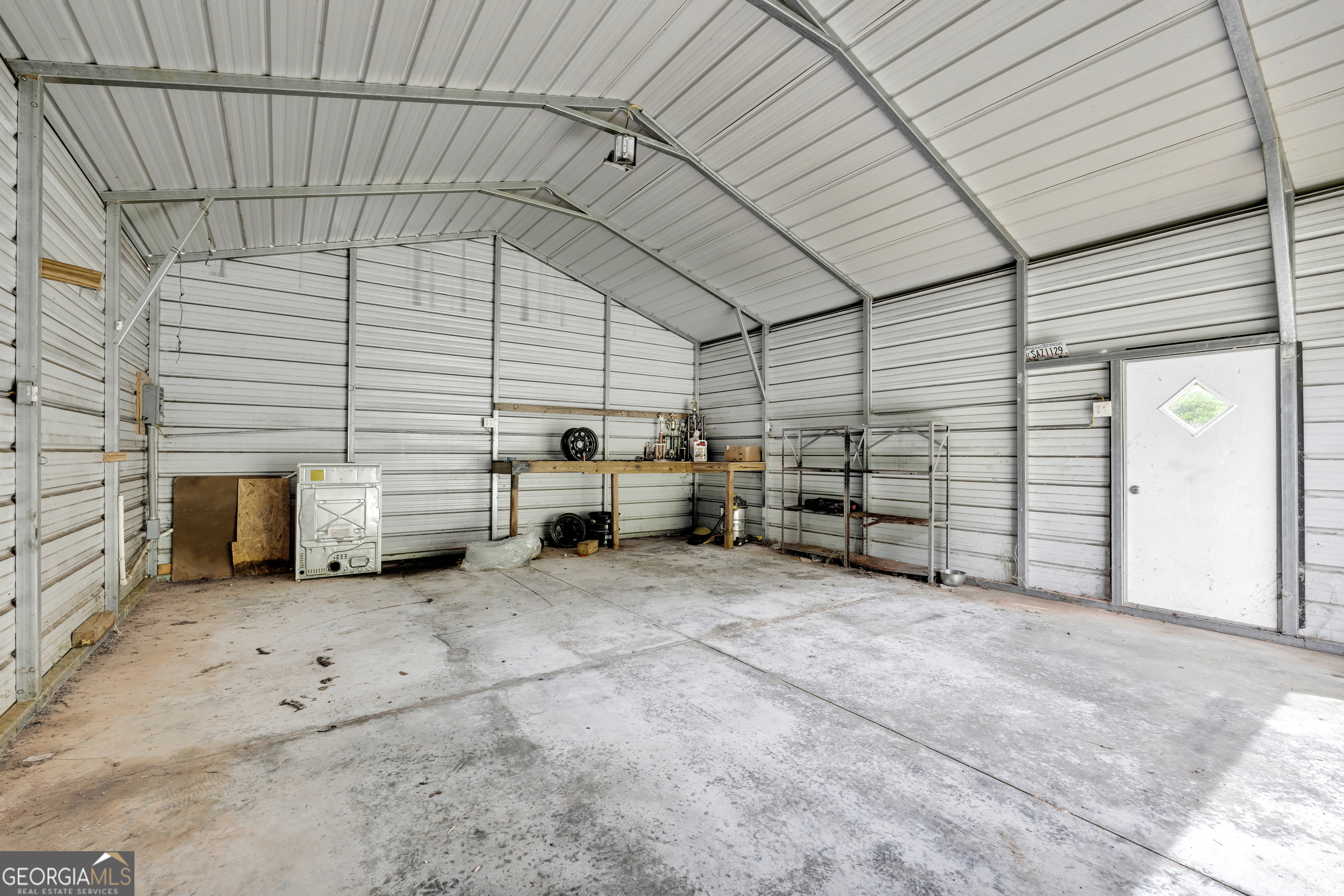 35 Jordan Loop Toccoa, GA 30577 - Photo 21 of 49 a view of a garage