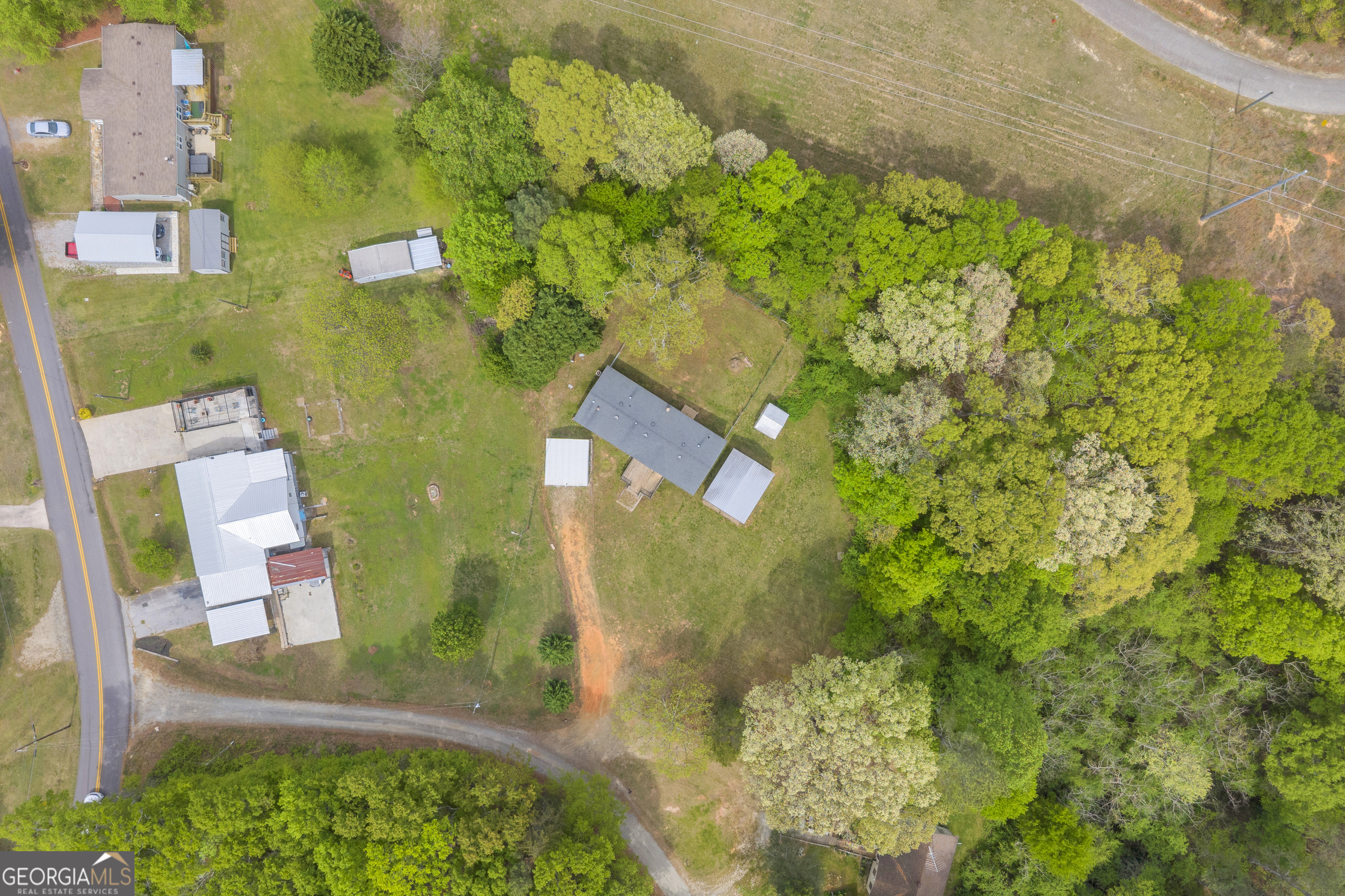 35 Jordan Loop Toccoa, GA 30577 - Photo 10 of 49 a view of building
