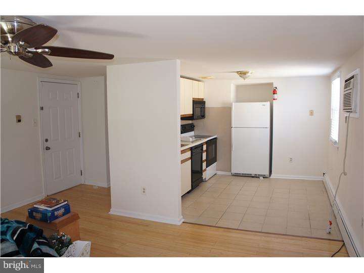 22 South Springfield Road, Unit I2 Clifton Heights, PA 19018 - Photo 4 of 13 Living Room