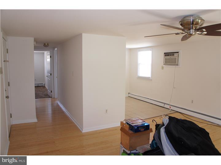 22 South Springfield Road, Unit I2 Clifton Heights, PA 19018 - Photo 6 of 13 Living Room
