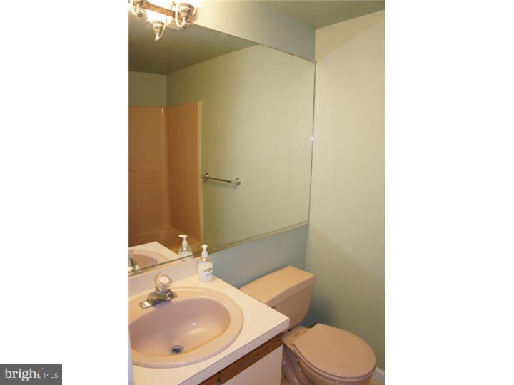 22 South Springfield Road, Unit I2 Clifton Heights, PA 19018 - Photo 9 of 13 Bathroom