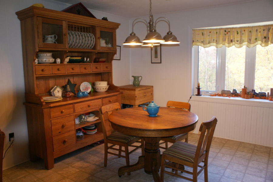 eat in kitchen