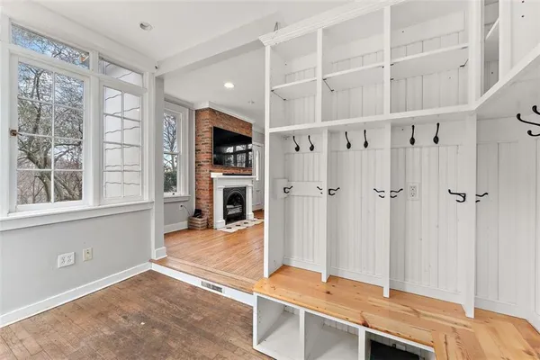 a view of livingroom with furniture