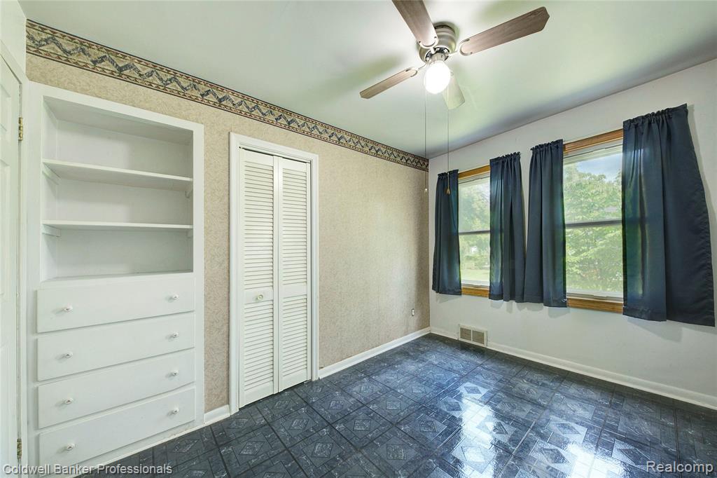2139 Jones Road Waterford, MI 48327 - Photo 20 of 34