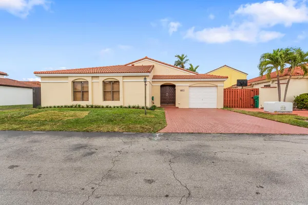 $3,800 | 8871 Southwest 6th Street, Miami, FL 33174