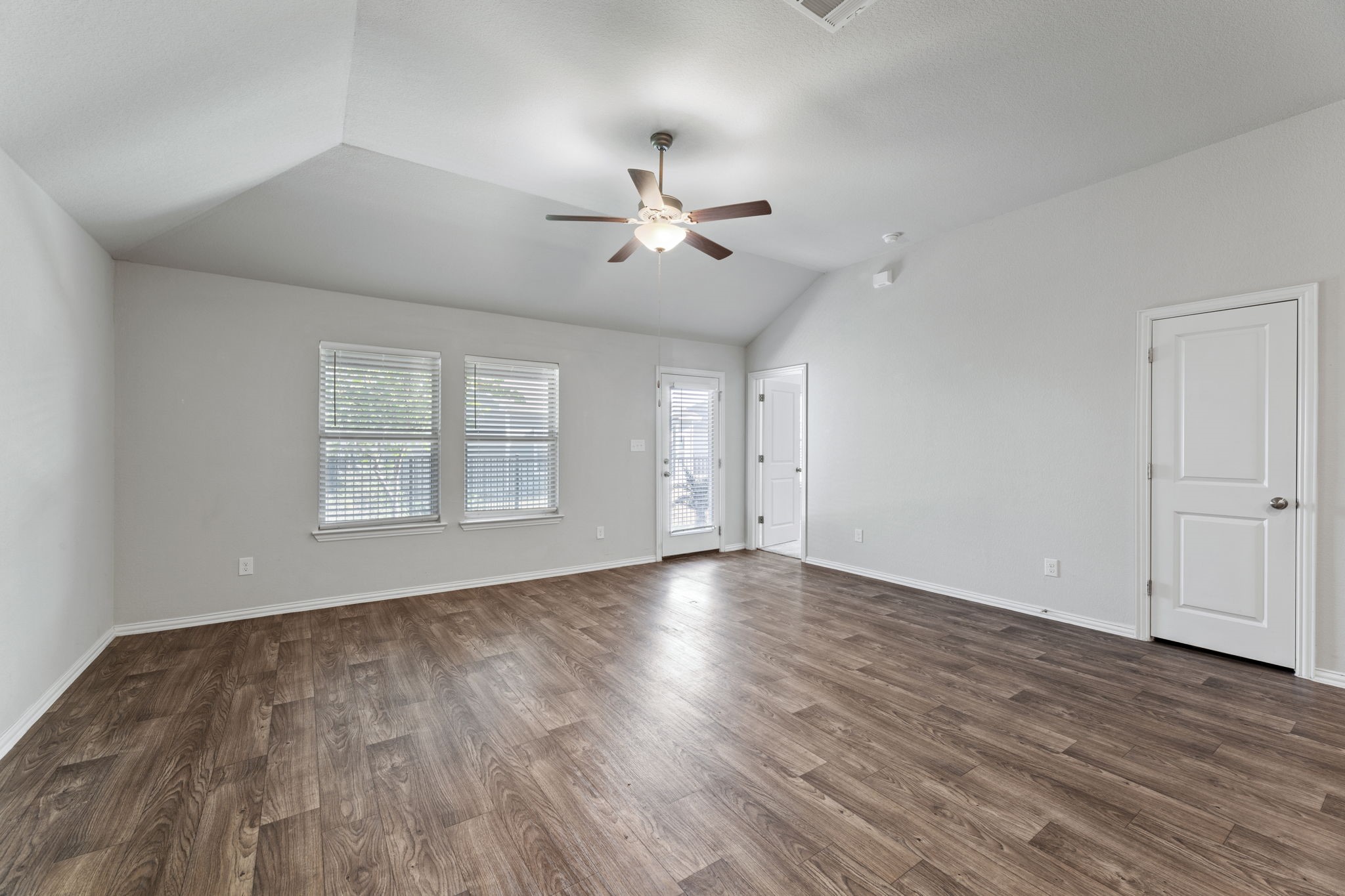 143 Alexander Kyle, TX 78640 - Photo 7 of 34