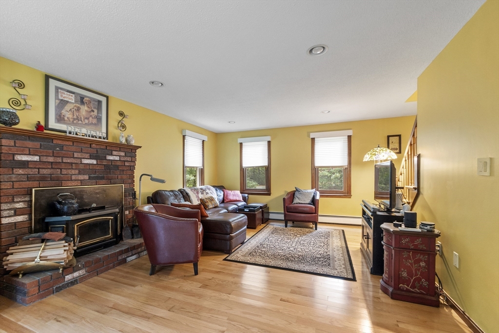378 Pelham Road Dracut, MA 01826 - Photo 16 of 38
