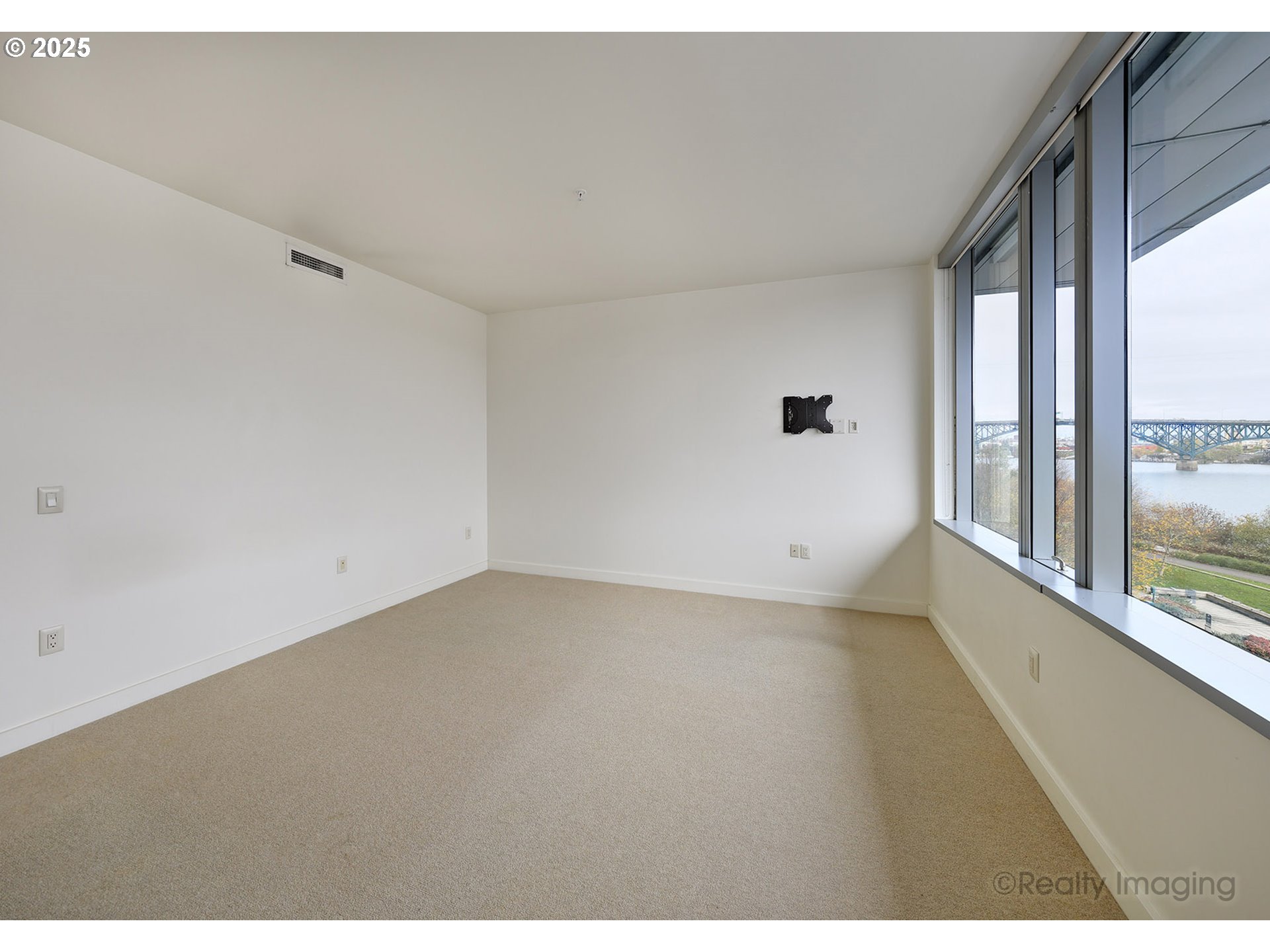 841 Southwest Gaines Street, Unit 319 Portland, OR 97239 - Photo 19 of 44 a view of an empty room and a window