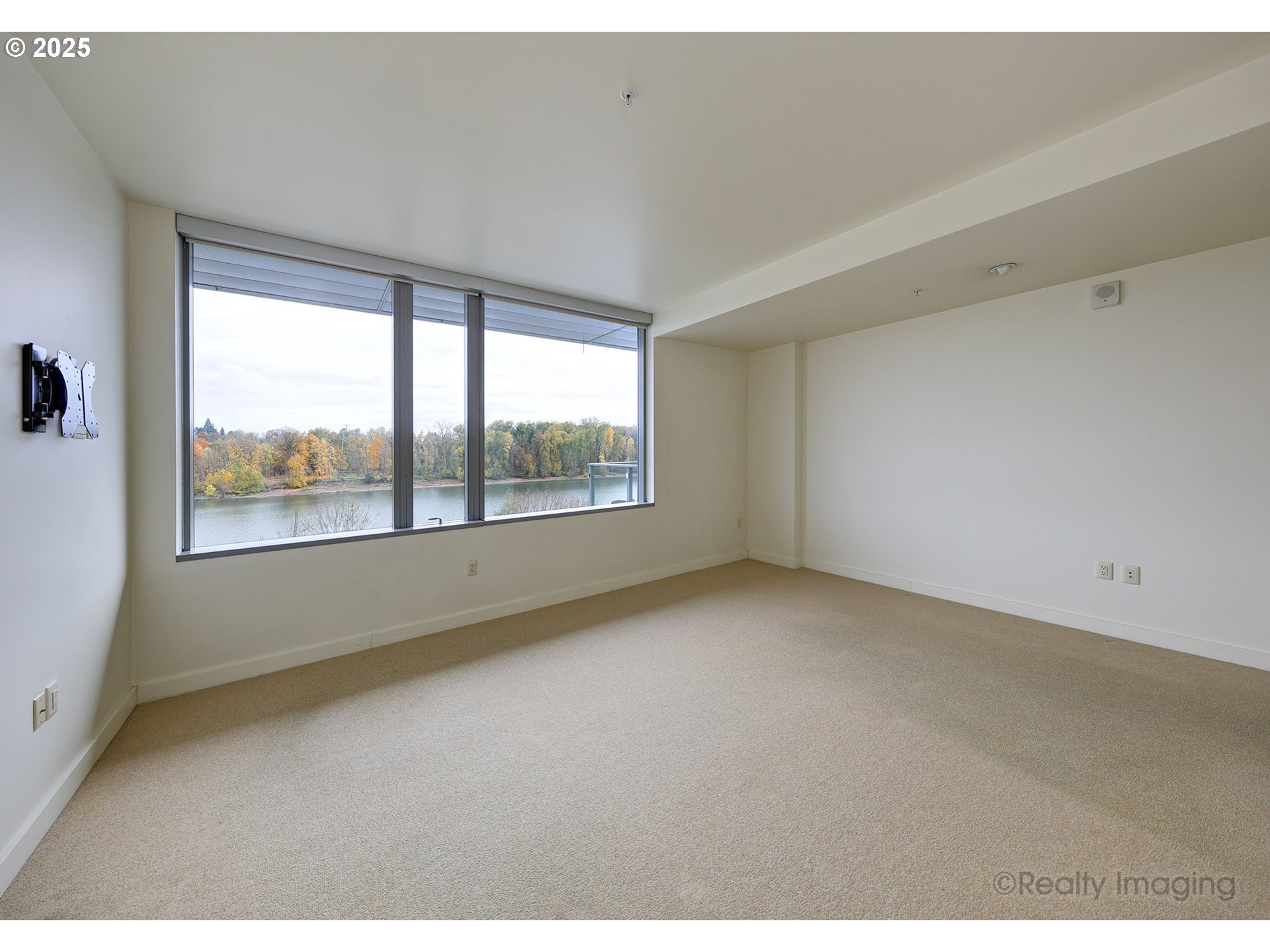 841 Southwest Gaines Street, Unit 319 Portland, OR 97239 - Photo 20 of 44 an empty room with windows