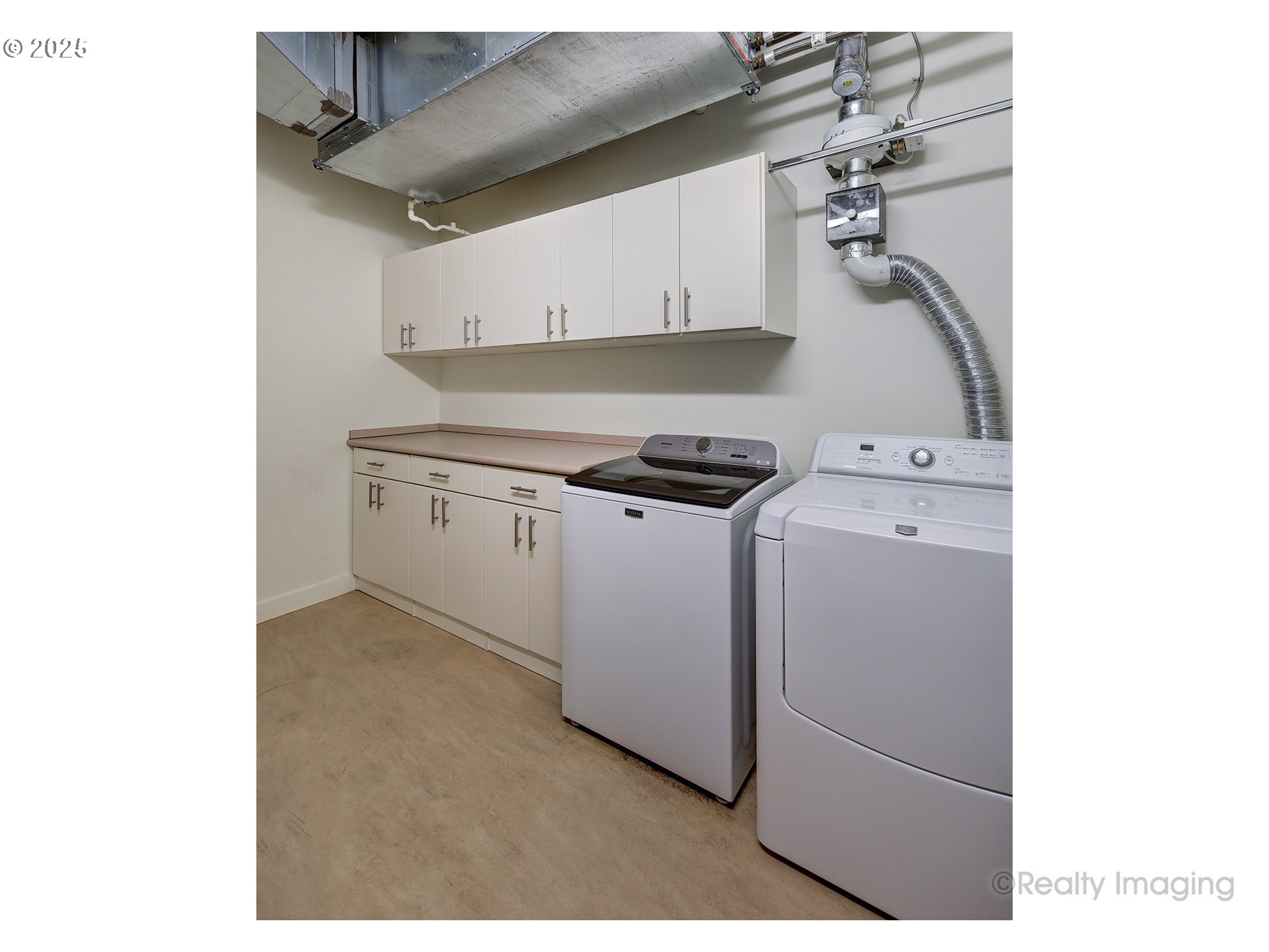 841 Southwest Gaines Street, Unit 319 Portland, OR 97239 - Photo 29 of 44 a utility room with dryer and washer