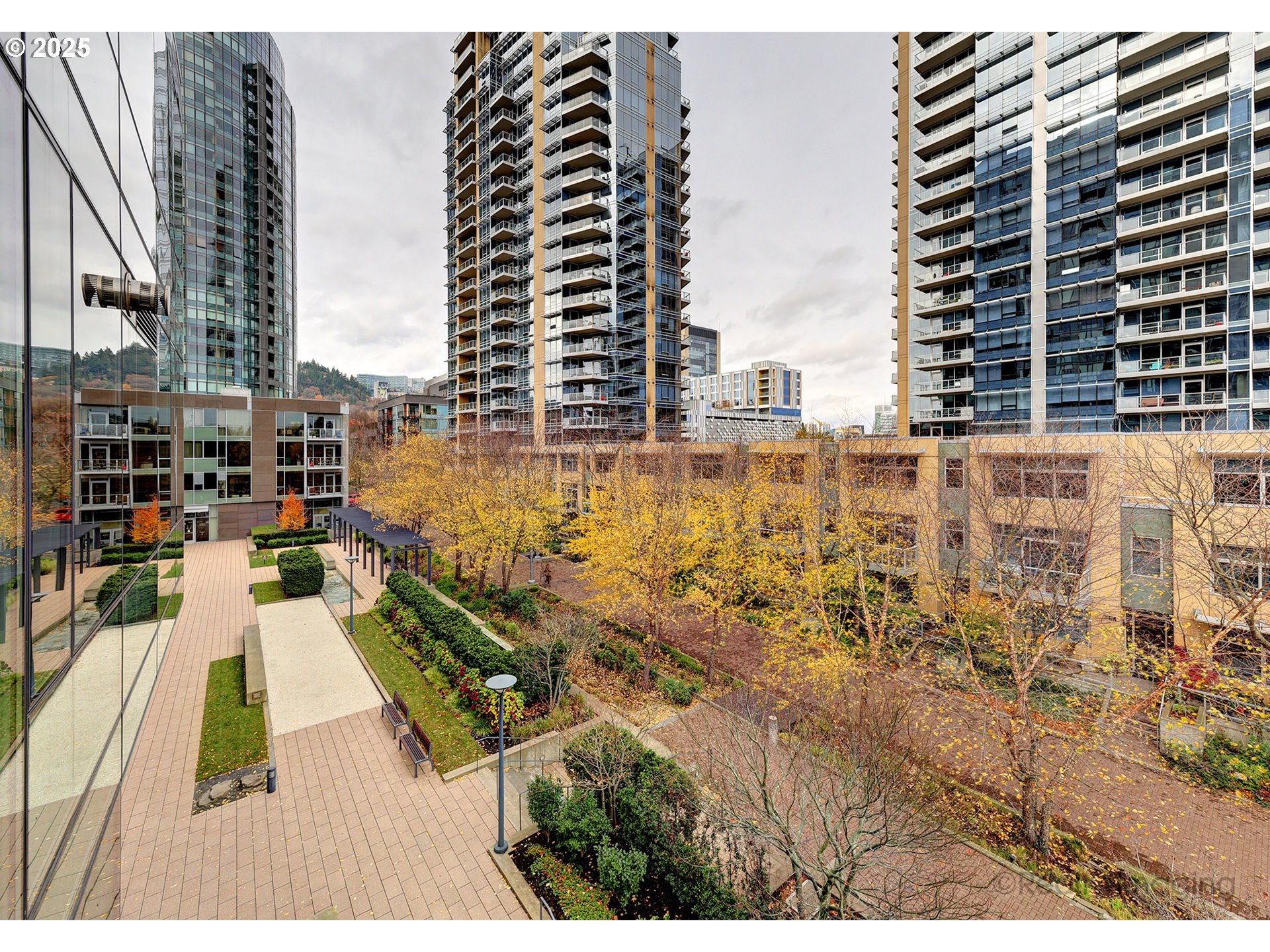 841 Southwest Gaines Street, Unit 319 Portland, OR 97239 - Photo 34 of 44 a picture of city view