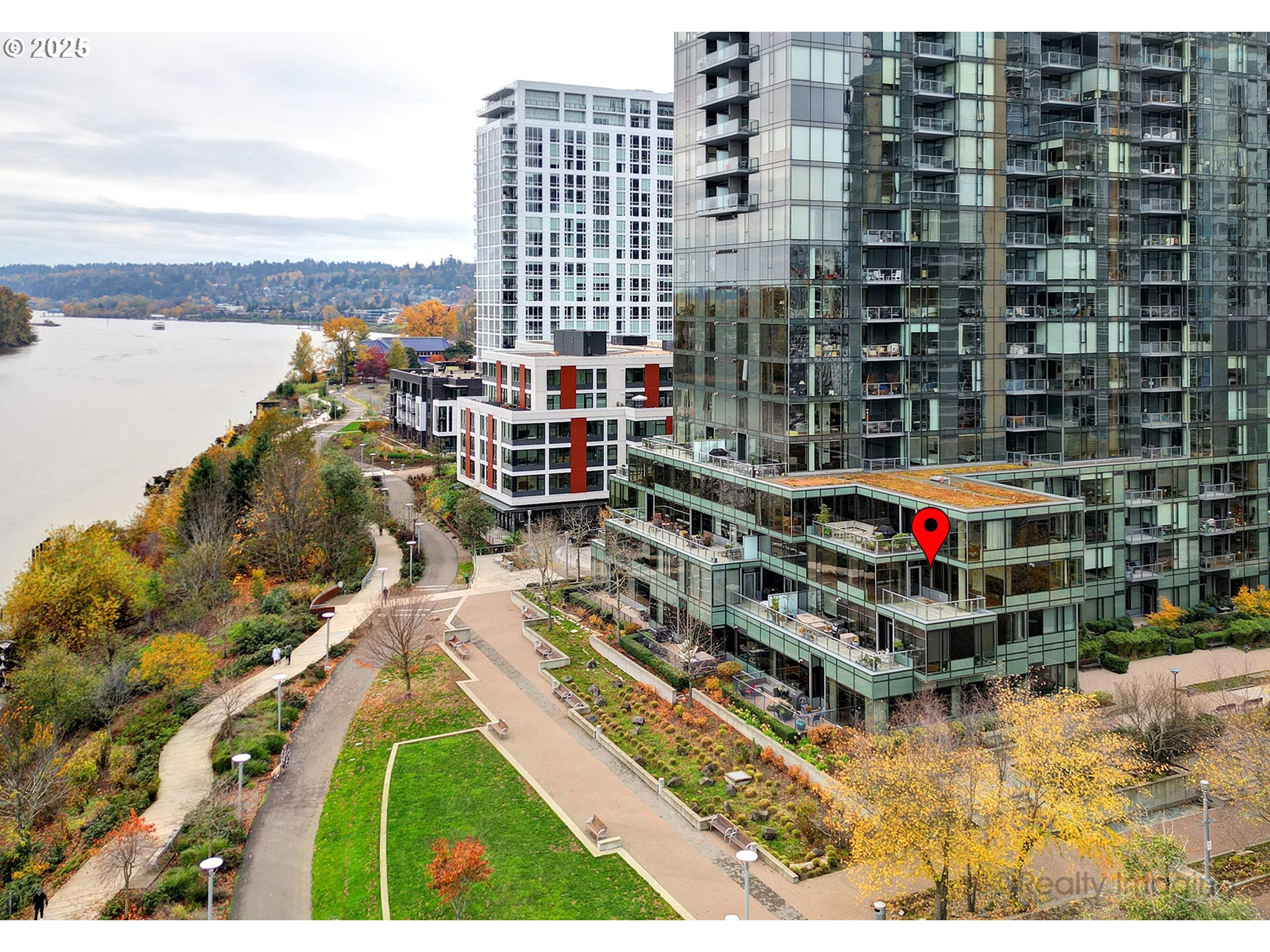 841 Southwest Gaines Street, Unit 319 Portland, OR 97239 - Photo 36 of 44 a picture of city view