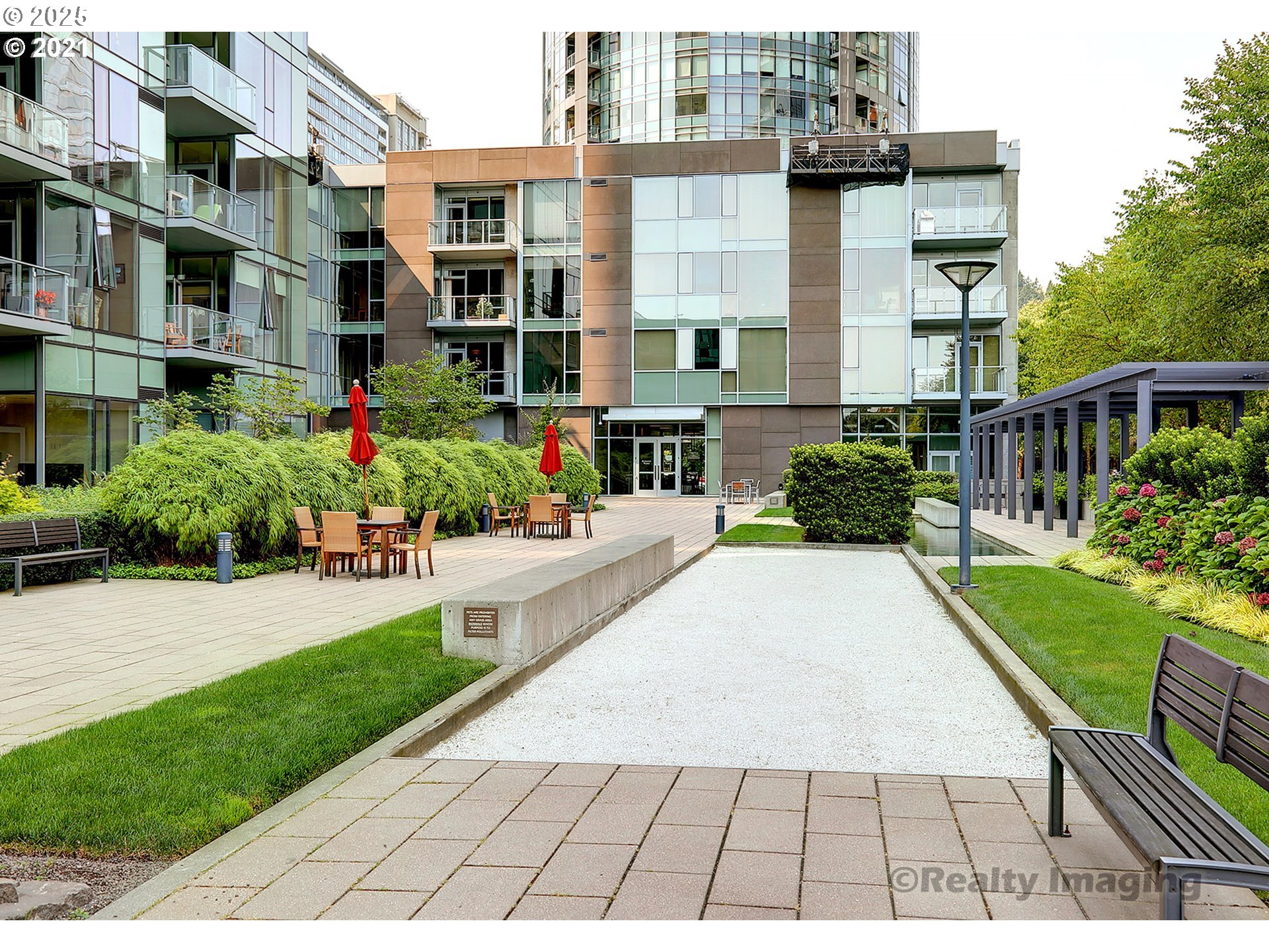 841 Southwest Gaines Street, Unit 319 Portland, OR 97239 - Photo 39 of 44