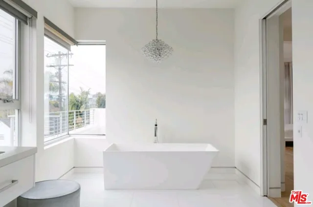 $15,999 | 6620 West 5th Street, Los Angeles, CA 90048