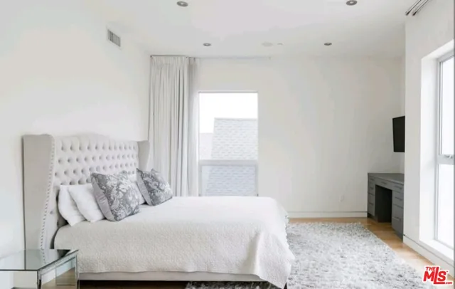 $15,999 | 6620 West 5th Street, Los Angeles, CA 90048