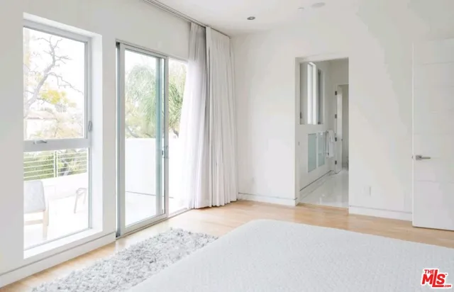 $15,999 | 6620 West 5th Street, Los Angeles, CA 90048