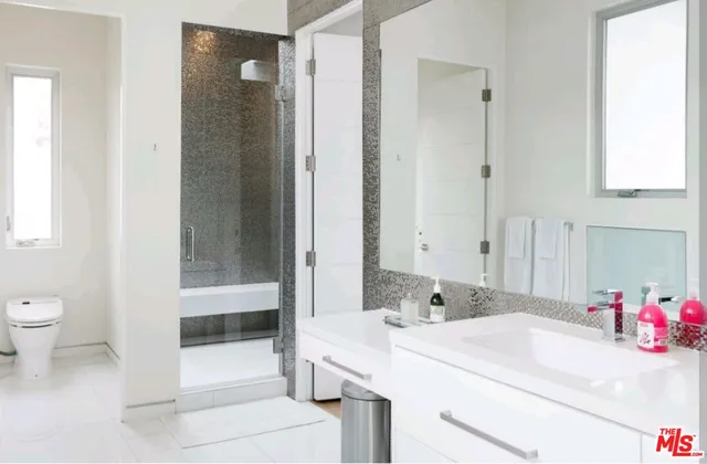 $15,999 | 6620 West 5th Street, Los Angeles, CA 90048