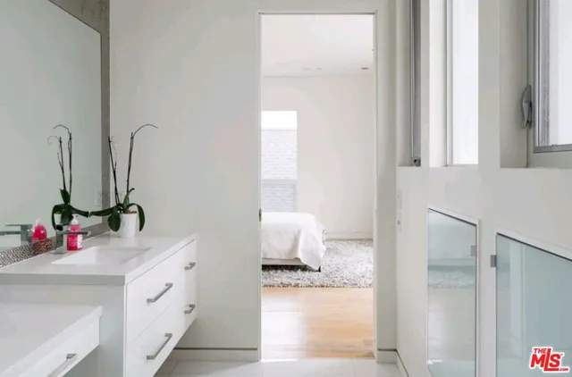 $15,999 | 6620 West 5th Street, Los Angeles, CA 90048