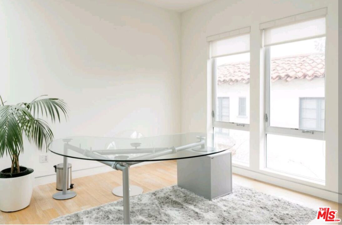 6620 West 5th Street Los Angeles, CA 90048 - Photo 22 of 34 a close view of sink